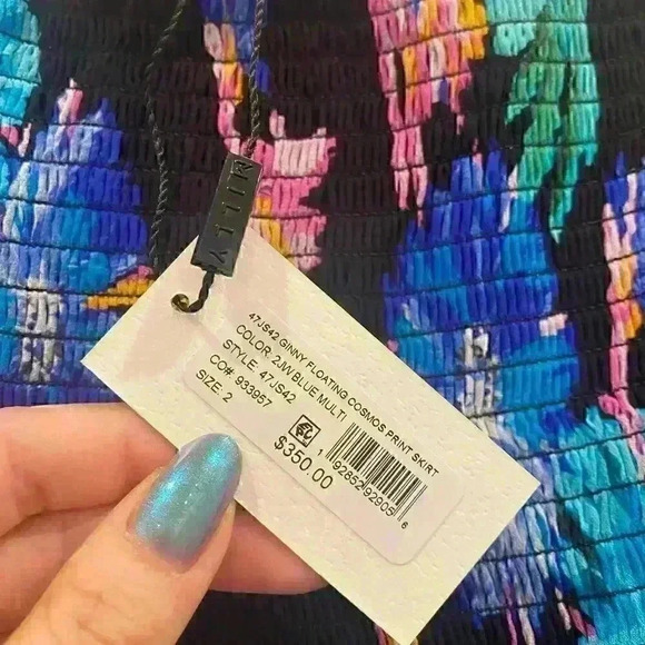 NWT Milly
Ginny Floating Cosmos Print Miniskirt Sz 2 can fit up to Sz 6 - Picture 4 of 11